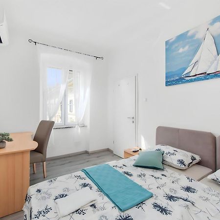 Little Flower City Studio 5 - Rijeka Rent Extérieur photo